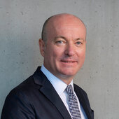 Portrait Dr. Arnold Gabriel